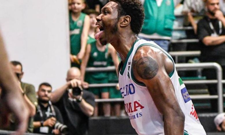 الأمريكي  كلينثوني إيرلي