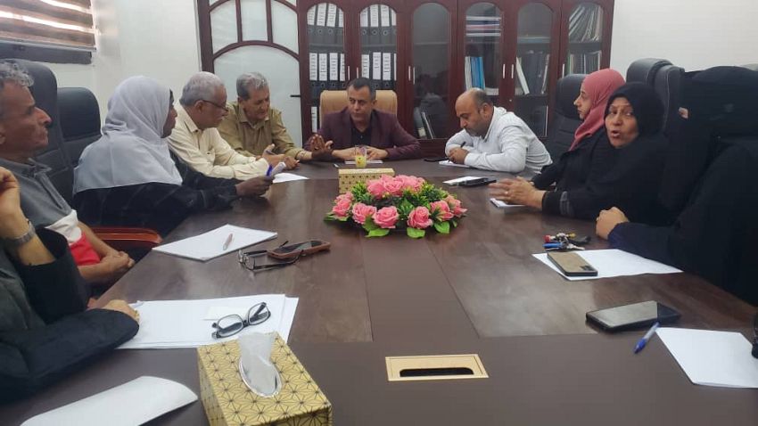 مكتب الصناعة والتجارة بعدن يناقش مستوى تنفيذ خطط العام 2025