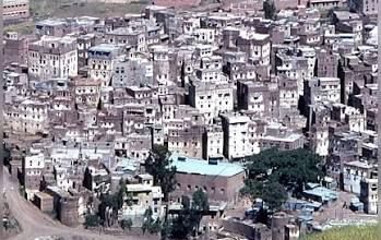 مليشيا الحوثي تحول جزءًا من موقع أثري في إب إلى مقر أمني