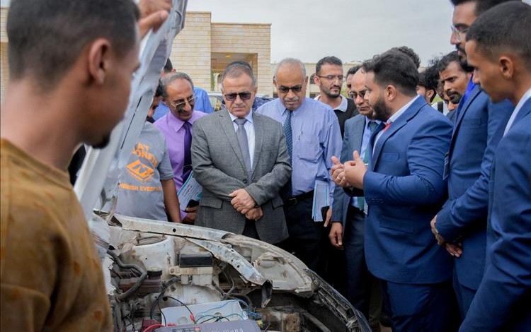 من البنزين إلى الكهرباء.. ابتكار هندسي ذكي يتألق في معرض مشاريع التخرج بجامعة عدن