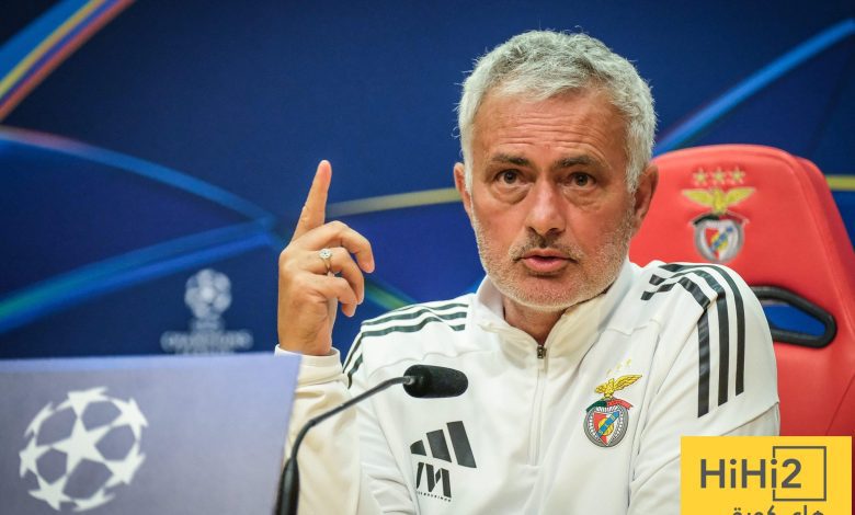 مورينيو يعاقب أحد الصحفيين !