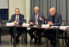 نائب وزير الخارجية يستعرض في حلقة نقاش تطورات الاوضاع باليمن