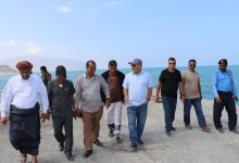 نائب وزير الصناعة والتجارة يطّلع على أوضاع ميناء سقطرى