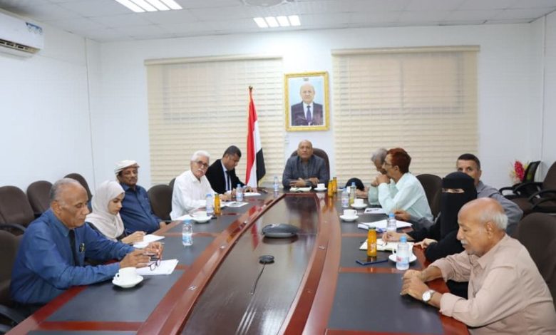 نائب وزير الصناعة يناقش مع مدراء مكاتب الوزارة بالمحافظات المحررة تعزيز ضبط الأسواق وكفاءة الأداء