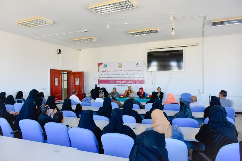 ندوة بتعز تناقش القوانين والاتفاقيات الدولية والوطنية لحقوق الانسان