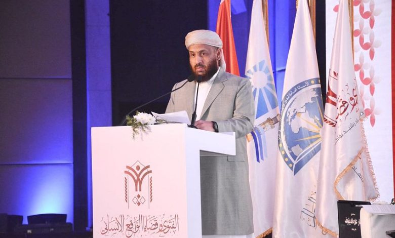 وزير الأوقاف يؤكد دعم اليمن لأي مبادرات تهدف لتطوير خطاب الفتوى بأبعاده الإنسانية