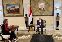 وزير الخارجية يلتقي السفيرة الفرنسية لدى اليمن