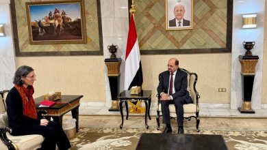 وزير الخارجية يلتقي السفيرة الفرنسية لدى اليمن