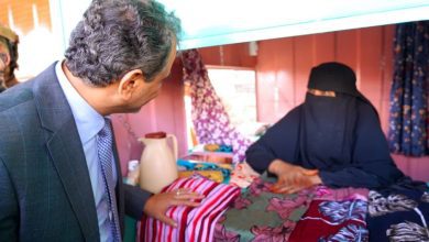 وزير الدولة لملس يفتتح المساحة الآمنة للنساء "سوق الوومن " في مديرية صيرة