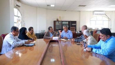 وزير الدولة محافظ عدن يطّلع على سير العمل في مبنى إدارتي الطرق والإنارة بمكتب الاشغال