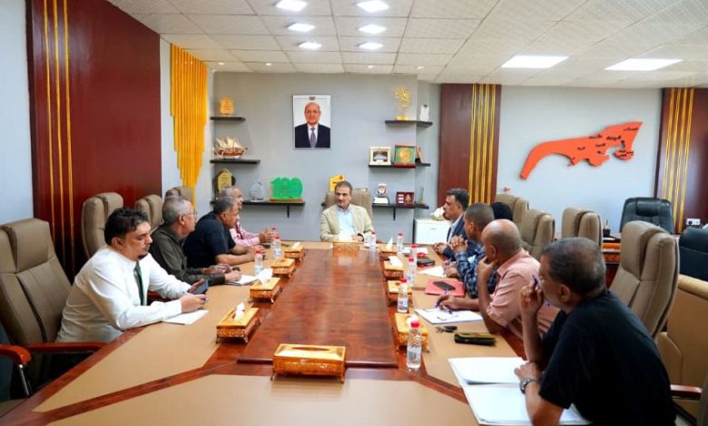 وزير الدولة محافظ عدن يناقش إجراءات عاجلة لمعالجة أزمة الغاز