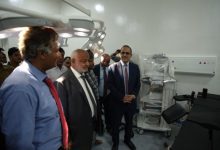 وزير الصحة ومحافظ الحديدة يتفقدان مركزي الغسيل الكلوي والأمومة والطفولة ويطلعان على مخطط كلية الطب بالخوخة