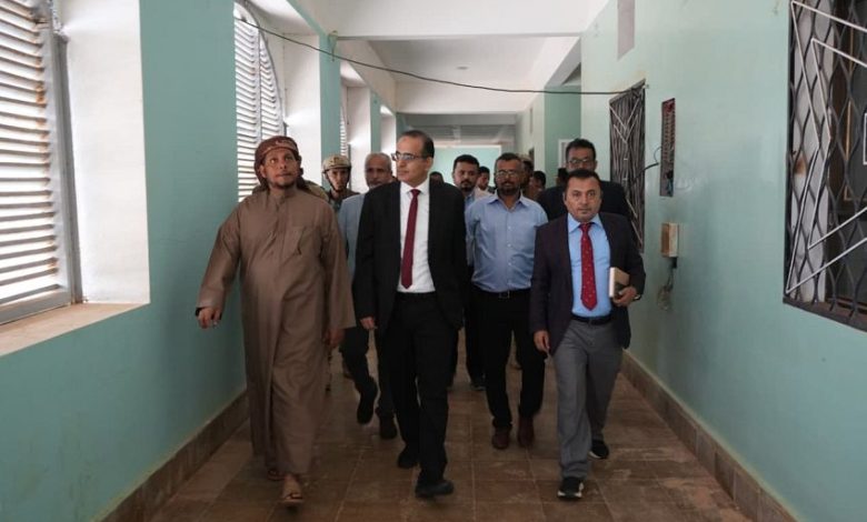 وزير الصحة ومحافظ سقطرى يتفقدان المرافق الصحية في الارخبيل