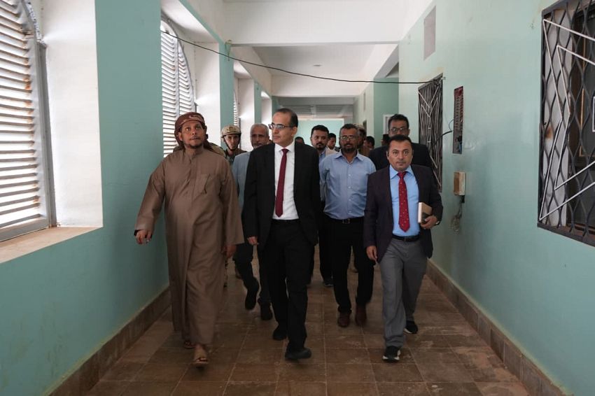 وزير الصحة ومحافظ سقطرى يتفقدان المرافق الصحية في الارخبيل