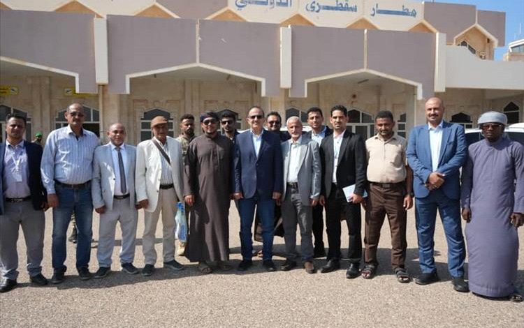 وزير الصحة ومحافظ سقطرى يطلعان على تقييم منافذ الدخول ويشددان على تعزيز الرقابة الصحية بالمطار والميناء