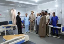 وزير الصحة يتفقد المرافق الصحية في سقطرى ويشيد بالدعم السعودي والإماراتي لتعزيز المنظومة الصحية