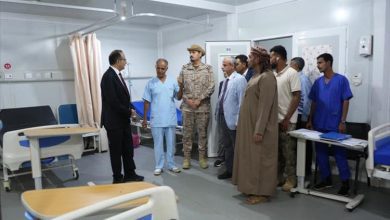 وزير الصحة يتفقد المرافق الصحية في سقطرى ويشيد بالدعم السعودي والإماراتي لتعزيز المنظومة الصحية