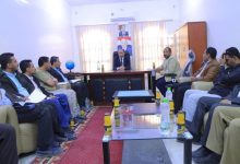 وزير الصناعة والتجارة ووكيل مأرب يترأسان اجتماعاً للجنة دعم تنفيذ قرارات الاصلاحات الاقتصادية والسعرية