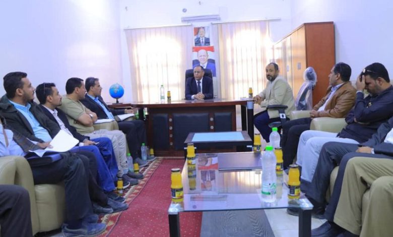 وزير الصناعة والتجارة ووكيل مأرب يترأسان اجتماعاً للجنة دعم تنفيذ قرارات الاصلاحات الاقتصادية والسعرية