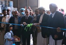 وزير الصناعة ووكيل محافظة مأرب يفتتحان مصنعي هيلان للمياه والمناديل الورقية