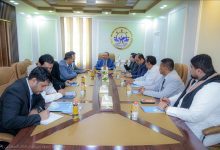 وزير النقل يناقش مع قيادة المهرة سبل تطوير قطاعات النقل ويؤكد أولوية دعم المشاريع الاستراتيجية بالمحافظة