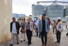 وفد من البنك الدولي يتفقد مركز الأنزال السمكي في عدن