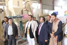 وكيل مأرب يدشن العمل بالوحدة المركزية لغربلة وتنقية وتعقيم البذور المحسنة