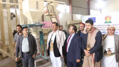 وكيل مأرب يدشن العمل بالوحدة المركزية لغربلة وتنقية وتعقيم البذور المحسنة