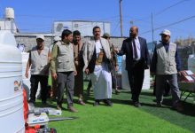 وكيل مأرب يدشن توزيع حقيبة التمكين الزراعي لعدد 200 مزارعاً ومزارعة بالمحافظة