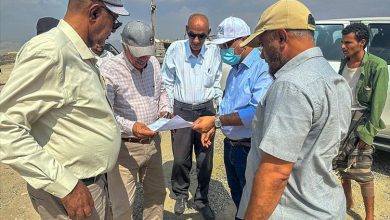 وكيل وزارة الزراعة يتفقد مستوى الإنجاز في مشروع سد حسّان الإستراتيجي بأبين