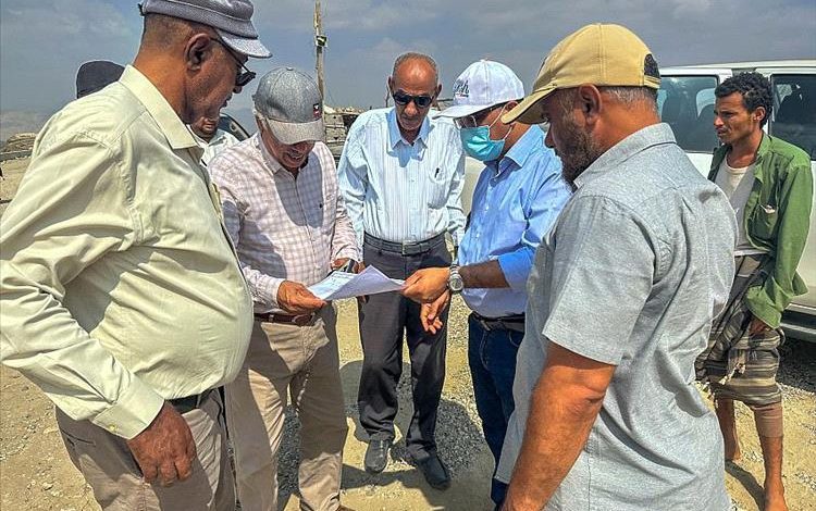 وكيل وزارة الزراعة يتفقد مستوى الإنجاز في مشروع سد حسّان الإستراتيجي بأبين