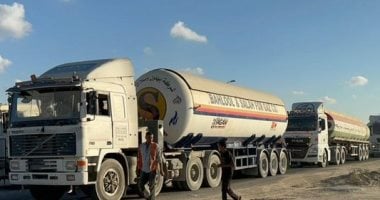 الوسطاء يكثفون من اتصالاتهم لتفعيل المرحلة الثانية فى غزة.. قصف إسرائيلى على القطاع.. مصر تدفع بـ6 آلاف طن من المساعدات الإنسانية العاجلة إلى الأشقاء.. وإسرائيل تطرح عطاءات لبناء 3401 وحدة استعمارية شرق القدس