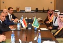 وزير الخارجية يؤكد لنظيره السعودى أهمية التوصل لتسوية سياسية شاملة عبر حوار يمني–يمني