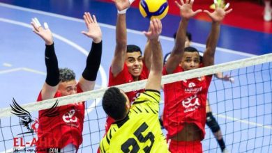 الأهلي يواصل التربع على الصدارة في دوري المرتبط للكرة الطائرة