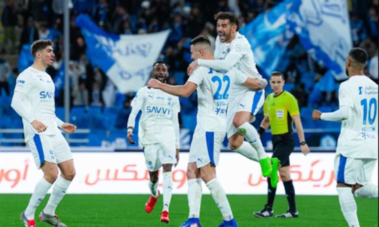 الهلال يواصل مطاردة النصر على صدارة الدوري السعودي بثلاثية أمام الخلود