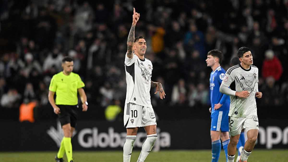 ضربة موجعة لتوروب.. 4 كوارث دمرت فترة توقف الأهلي المصري