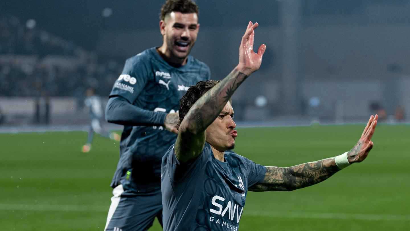 لا تجرؤوا على الإساءة لمحمد صلاح مجدداً.. جماهير ليفربول تنقلب على سلوت