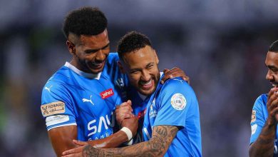 لاعبو منتخب الجزائر يشتبكون مع الحكم في ممر غرف الملابس (فيديو)