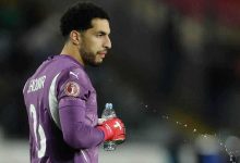 نجم منتخب مصر يرفض العودة إلى القاهرة ويطير لإنجلترا