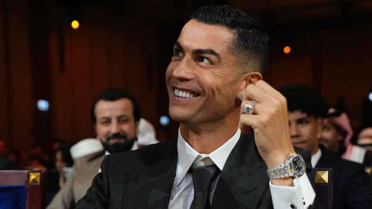 أحدهما أضاع 3 أهداف محققة.. ثنائي الهلال يغضبان جماهيرهما رغم الفوز على الحزم