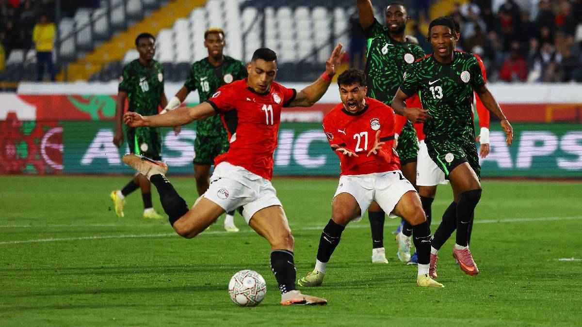 أغرب تشبيه.. تعليق ناري من أبو تريكة حول مدرب تشيلسي روسينيور