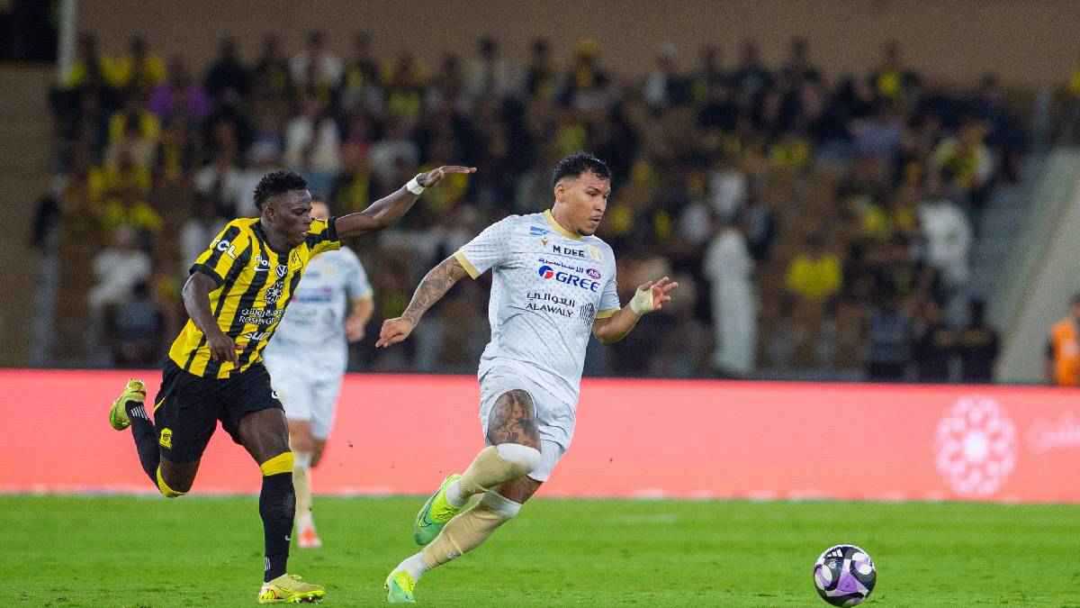 بعد حامد حمدان.. نجم جديد يشعل صدام الأهلي وبيراميدز