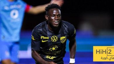 عين على فيرنانديز في مباراة نيوم