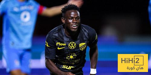 عين على فيرنانديز في مباراة نيوم