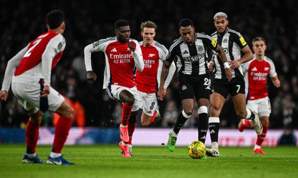 إصابة خطيرة لليفرايمينتو تبعده عن نيوكاسل حتى مارس – كل الكورة