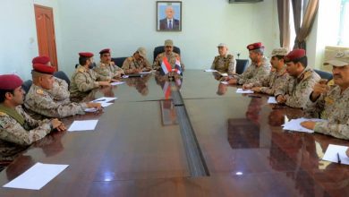 اجتماع عسكري يقر إجراءات مشددة لتأمين الطريق الدولية والمنشآت الحيوية