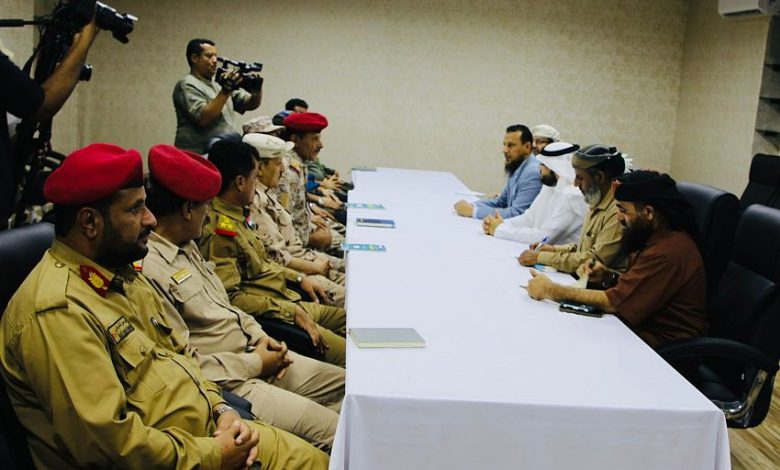 اجتماع يناقش خطة إعادة تموضع المعسكرات خارج عدن