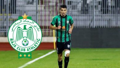 بديلًا ل يوسف بلعمري.. الرجاء الرياضي يحسم اختياره على هواري بعوش