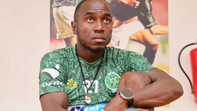 موزيس أوركوما يرفض قرار الرجاء الرياضي و يضع الفريق في ورطة