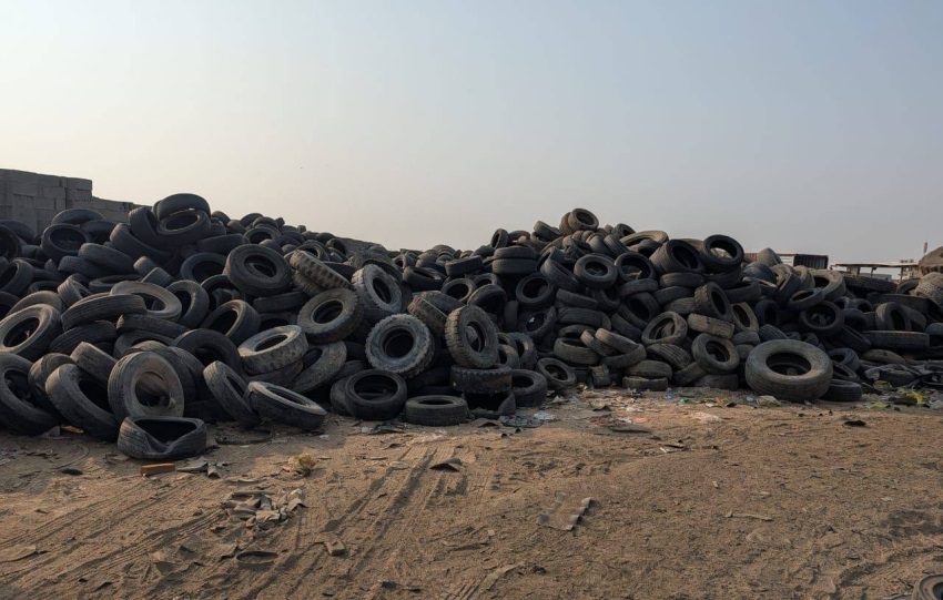 أمانة جدة تضبط 3 مستودعات عشوائية لتخزين الإطارات التالفة